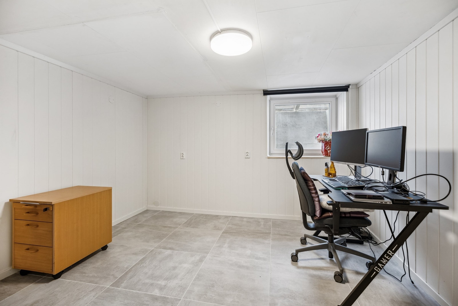 Rom nr.2 blir idag benyttet som kontor/soverom (ikke godkjent til varig opphold). Galleribilde