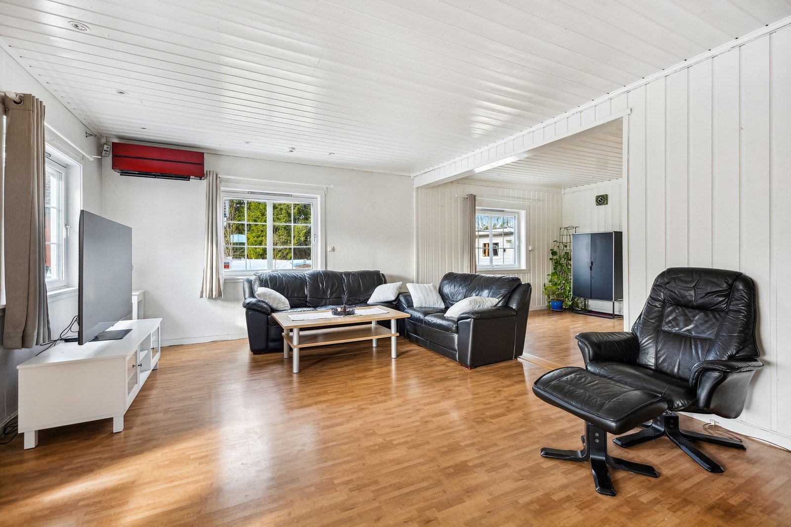 Her er det rikelig med plass til sofagruppe for hele familien. Galleribilde