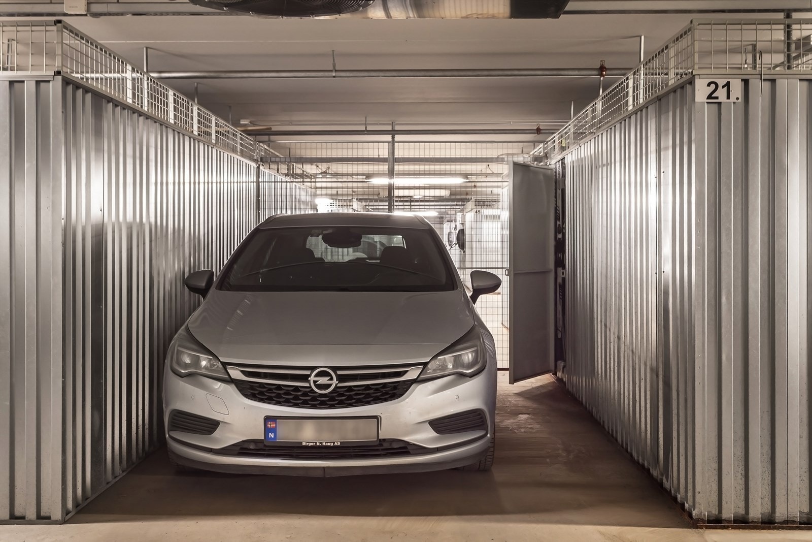 Garasjeplass kan kjøpes i tillegg. Kontakt megler for mer informasjon. Galleribilde