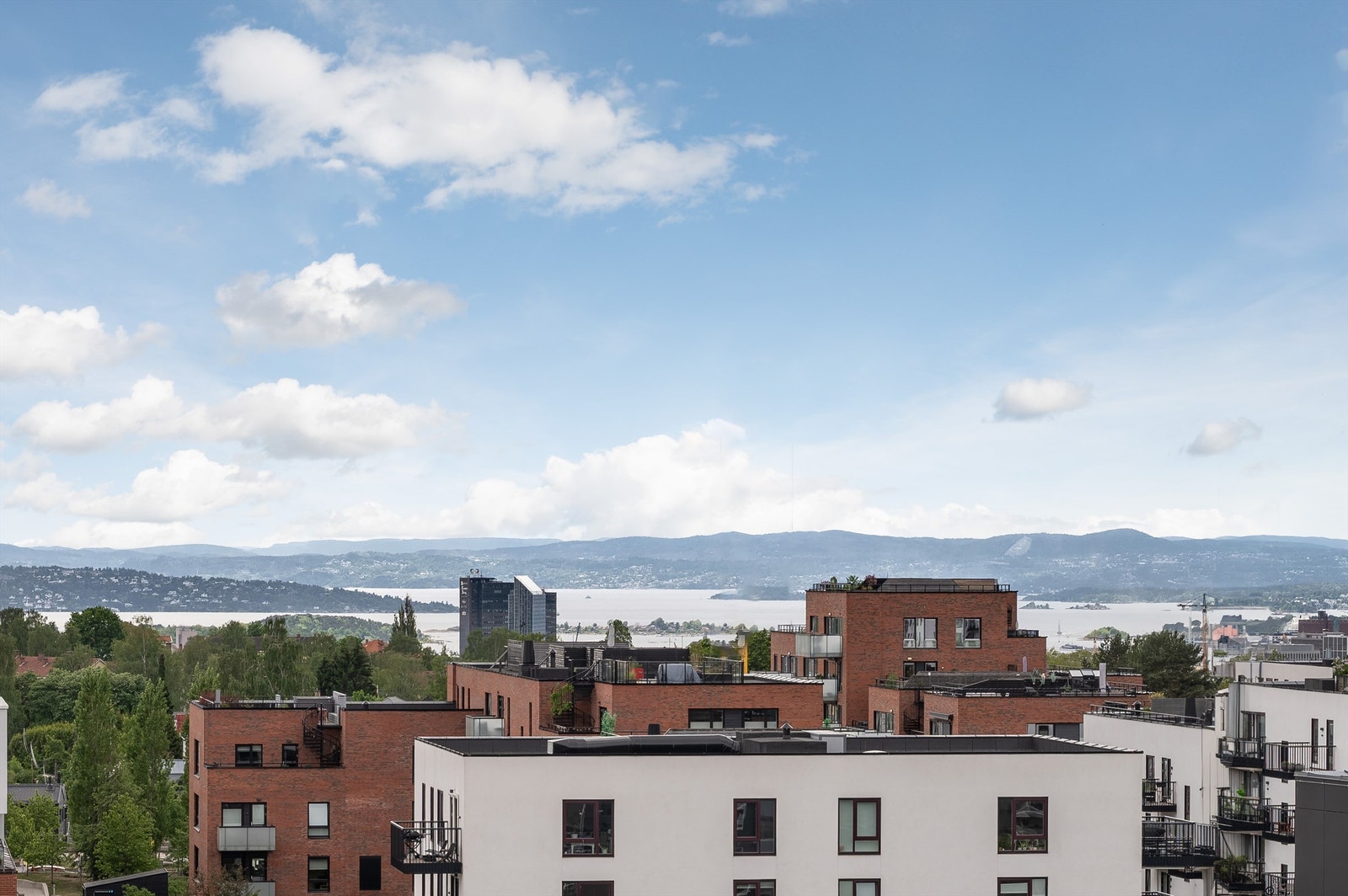 Beliggende høyt og fritt i 8.etasje på byggets populære vestside. Galleribilde