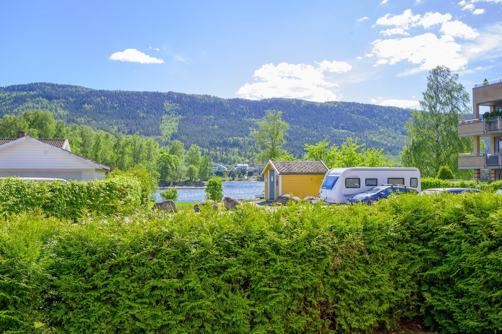 Fin elveutsikt! Galleribilde