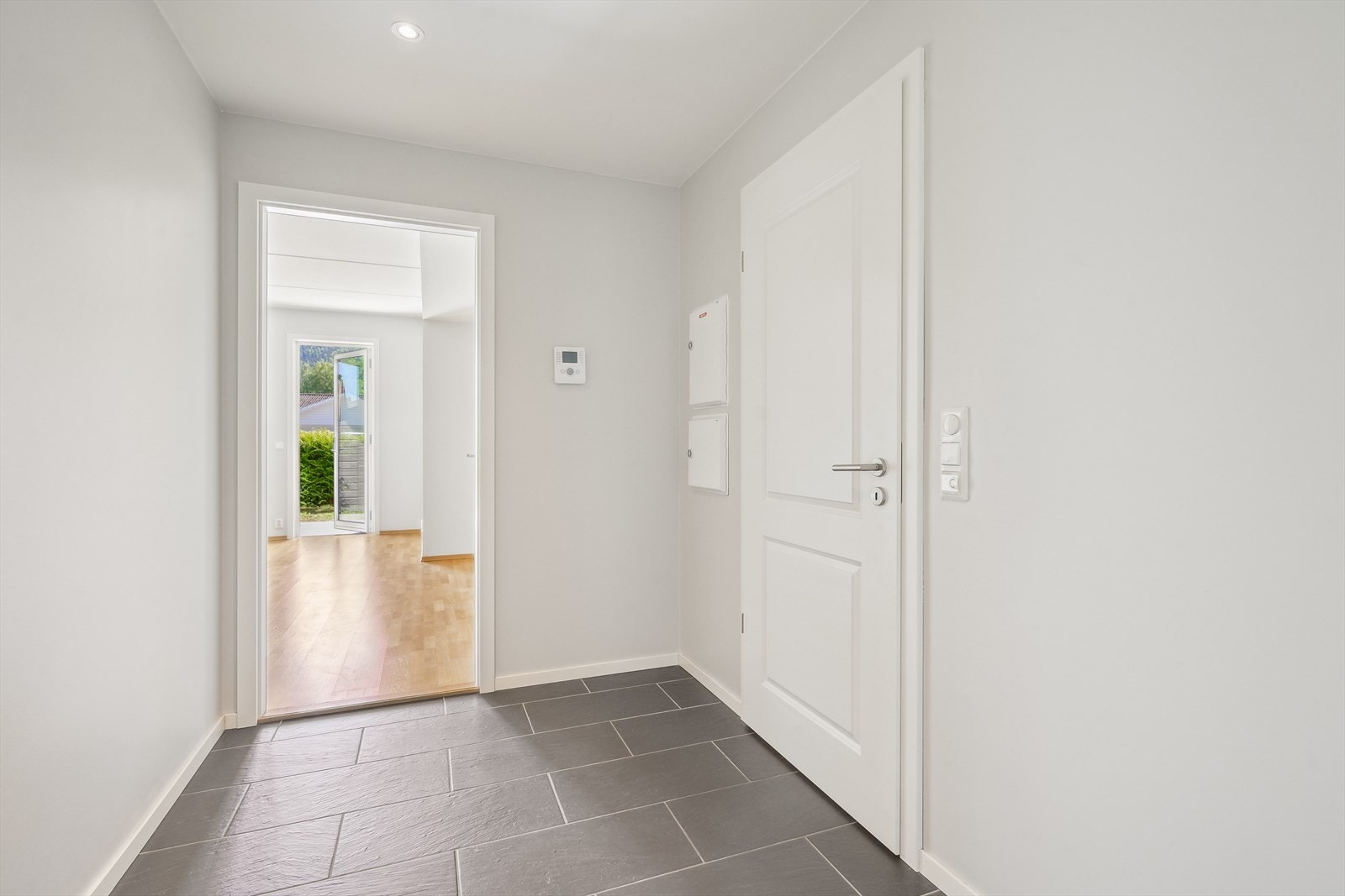 Gang/entré med gode muligheter for eksempelvis et garderobeskap Galleribilde
