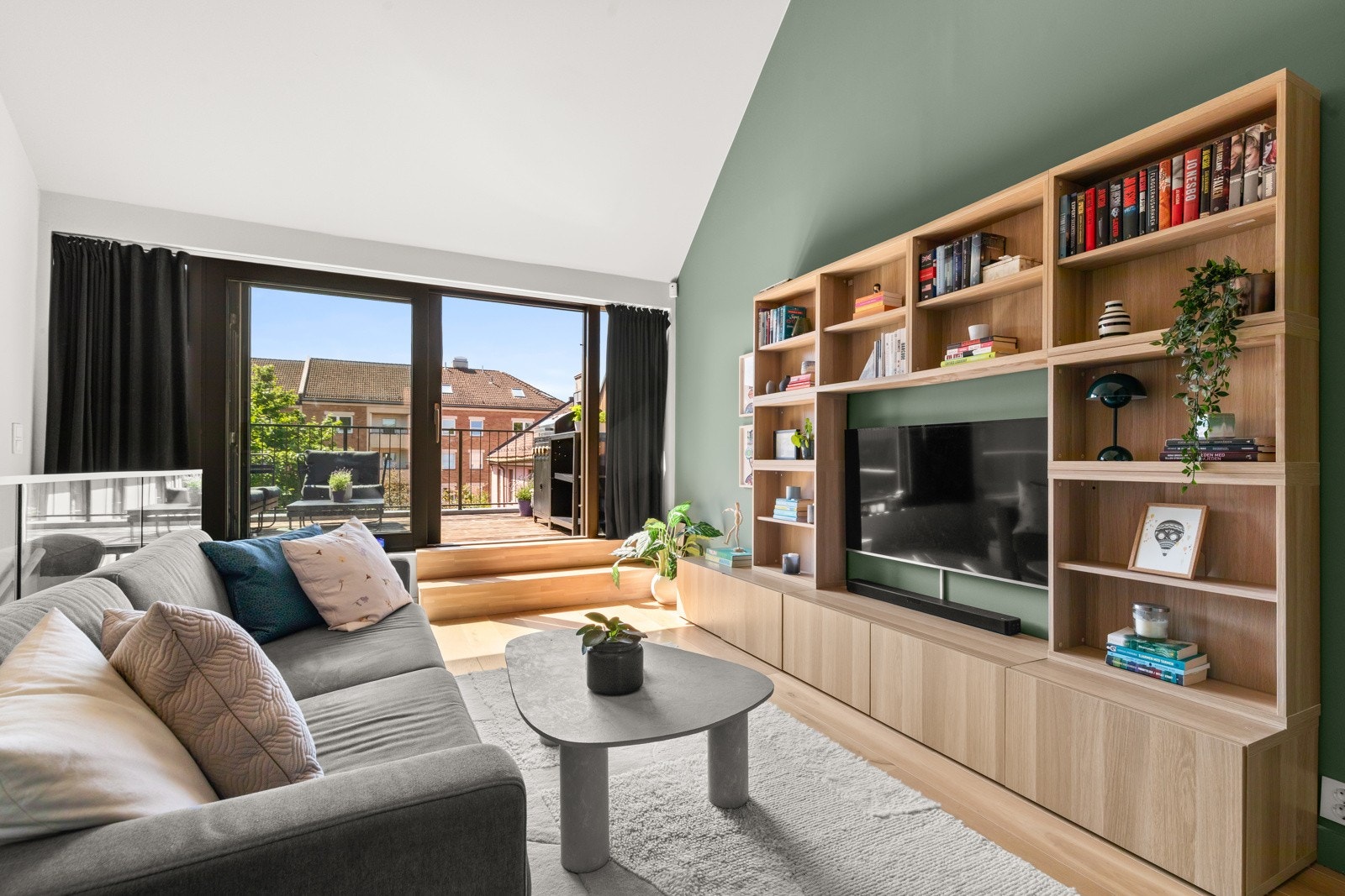 I 3. etasje er det utgang til boligens private takterrasse. Galleribilde