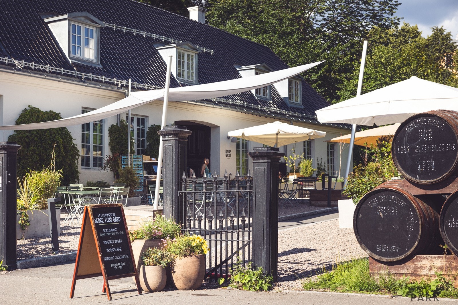 Like ved ligger Nedre Foss Gård. Galleribilde