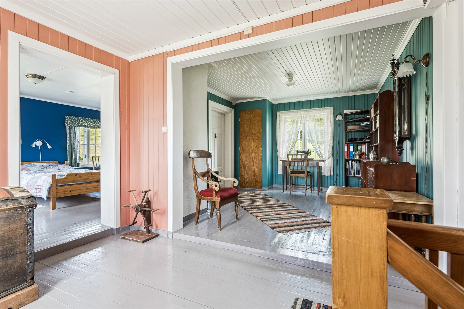 Trappehall/gang 2. etasje Galleribilde