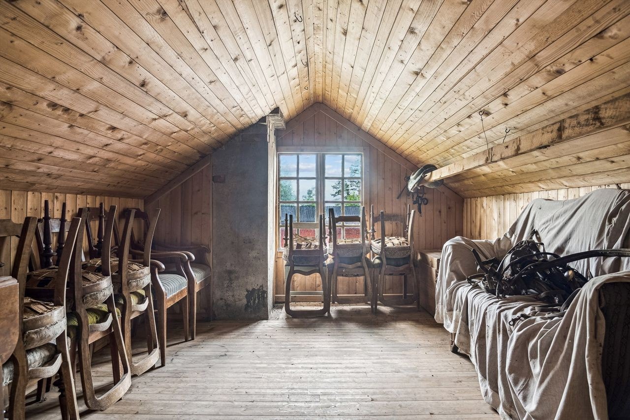 Loft over garasje/skåle/bryggerhus Galleribilde