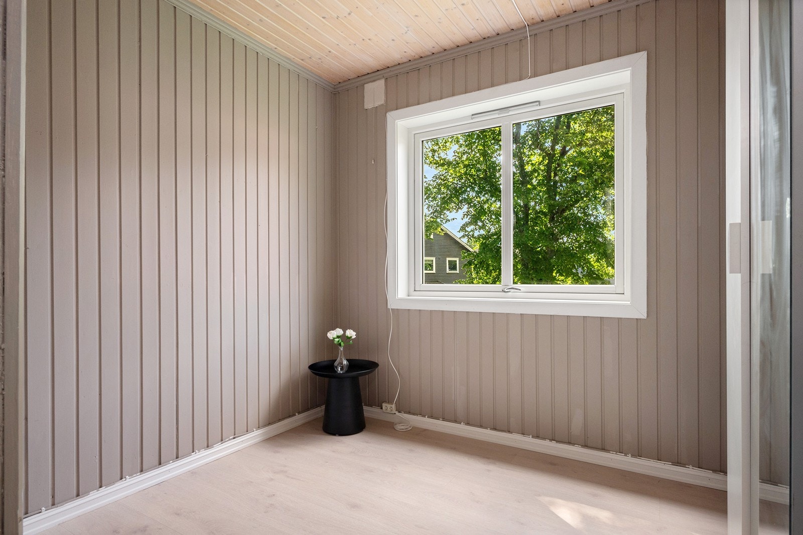 Leiligheten har to soverom, ett tilknyttet gang og ett ved stue. Hovedsoverommet har plass til dobbeltseng og garderobemøblement. Galleribilde