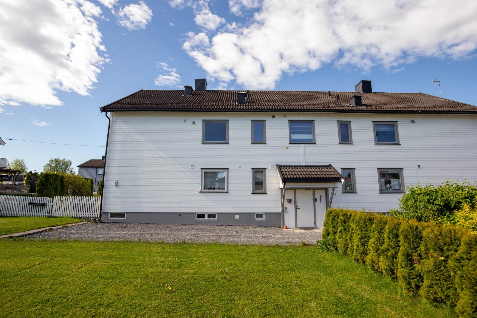 Hagenm som disponeres av denne leiligheten er flat og romslig med stort potensiale for videre utnyttelse. Galleribilde