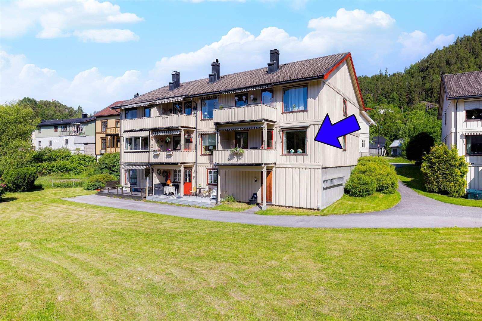 Vellholdt og romslig selveier leilighet i 1.etasje beliggende i et koselig sameie på Skotfoss. Galleribilde