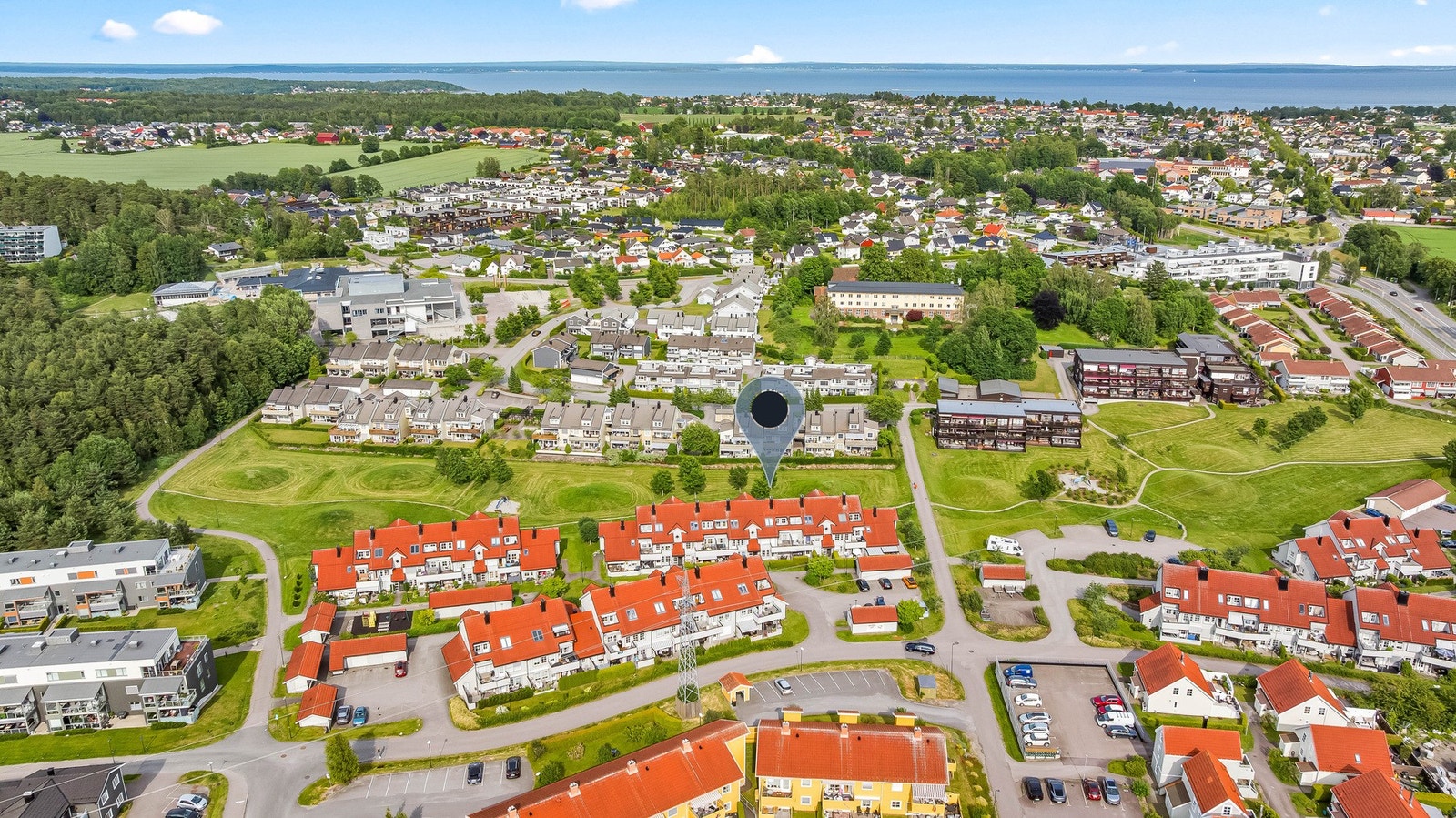 Når det gjelder dagligvarehandel, har du flere alternativer i nærheten. Rema 1000 i Kilen, Kiwi på Gauterød og Meny på Tolvsrød er de nærmeste matbutikkene. Galleribilde