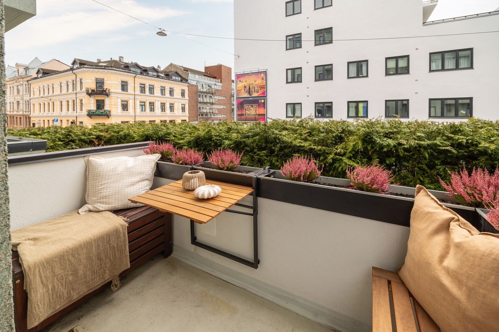 Hele leiligheten er vendt mot Maries gate (blind gate). Galleribilde