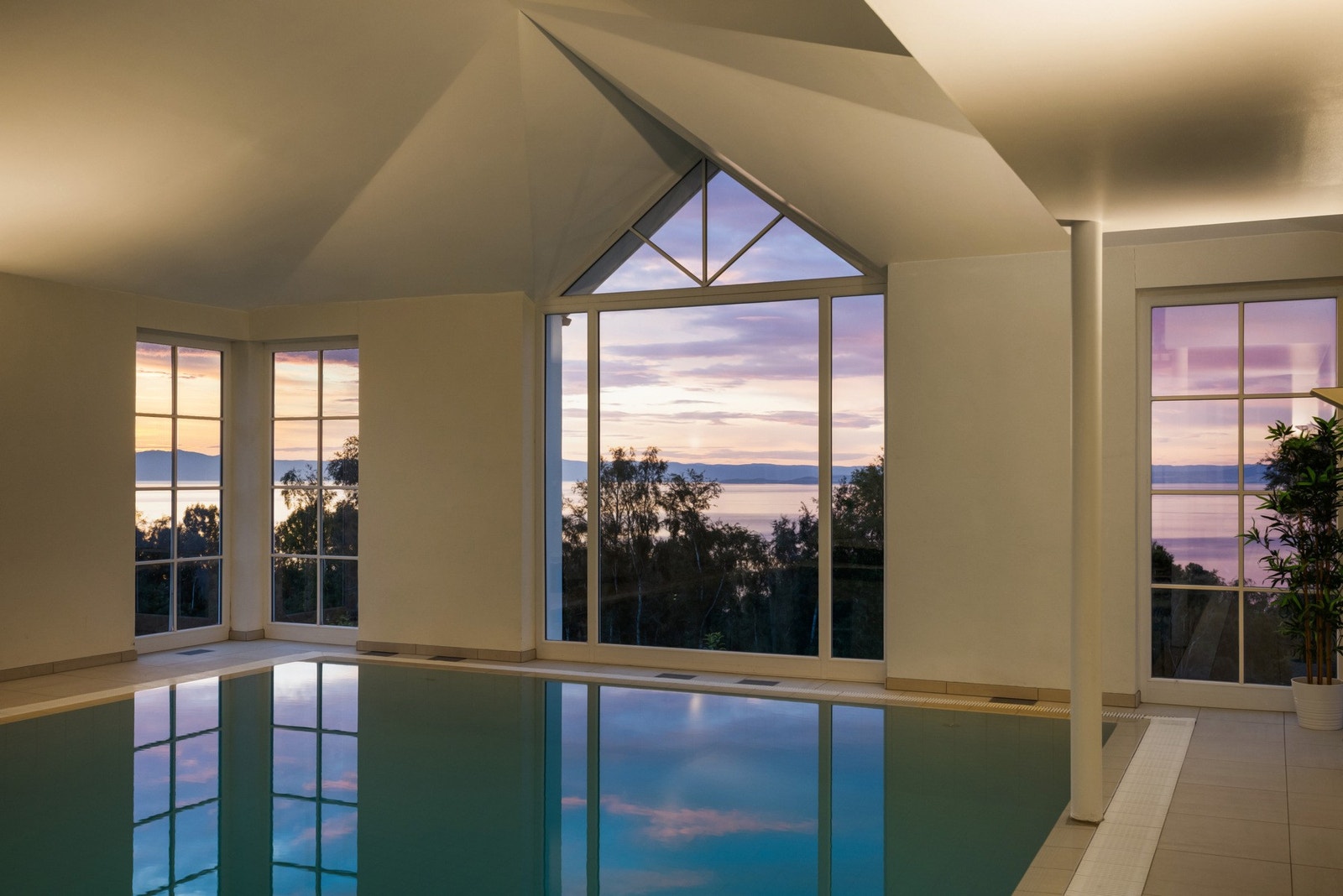 Her trekkes utsikten godt inn i rommet og gir en deilig helhet. Galleribilde