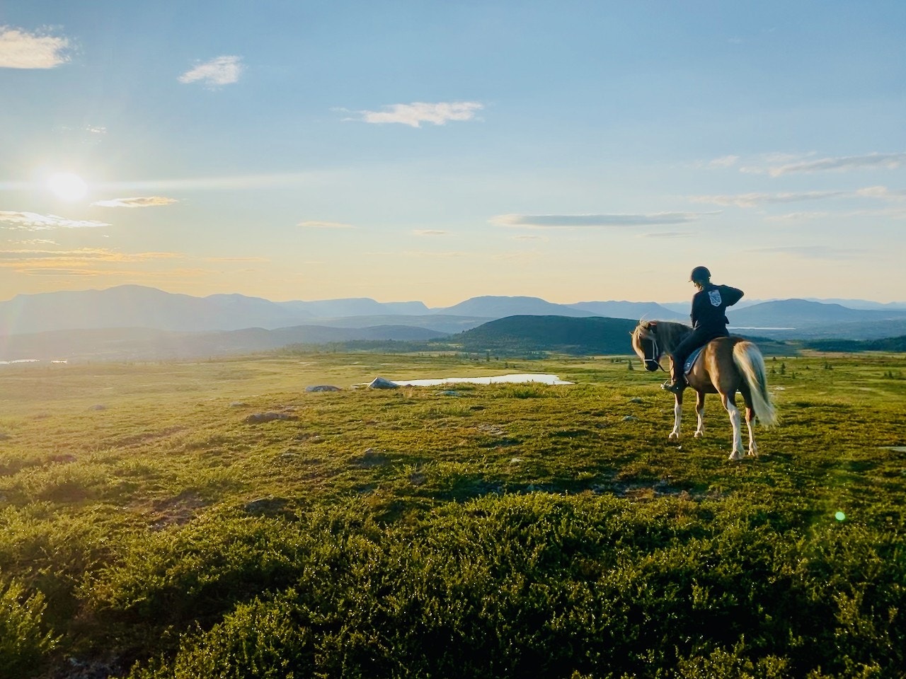 Golsfjellet er et ypperlig utgangspunkt for herlige turer enten til fots eller på hesteryggen. Galleribilde