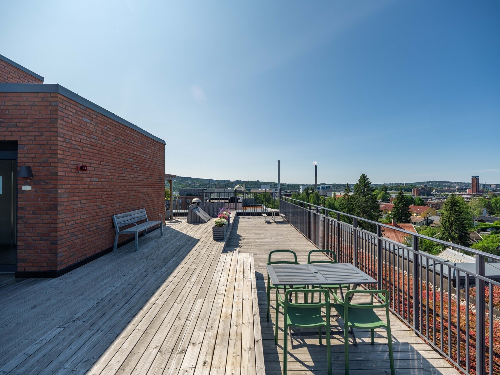 Dette er én av totalt tre takterrasser du kan benytte deg av. Galleribilde