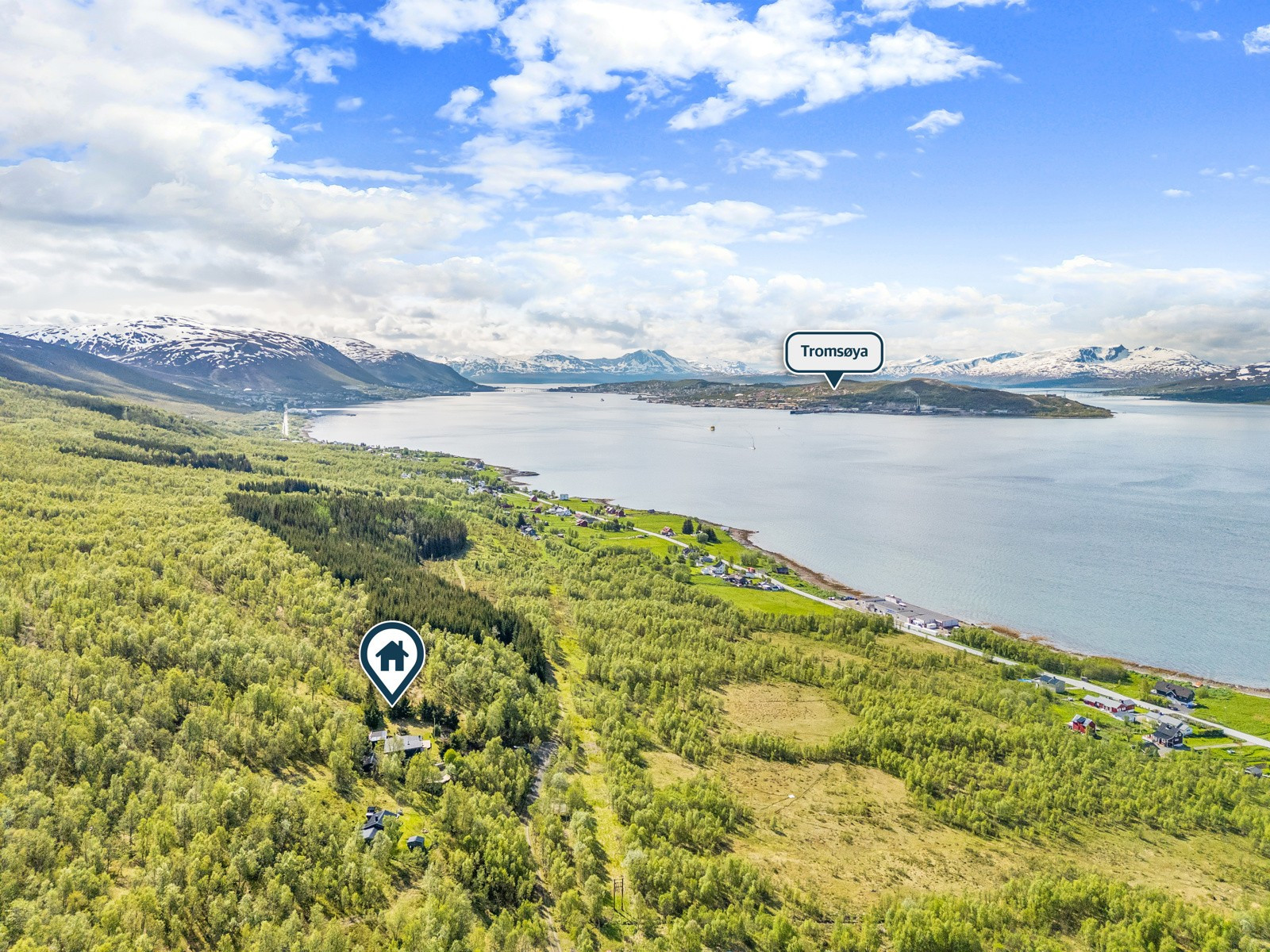 Meget kort vei til Tromsø sentrum, men hytta ligger likevel helt for seg selv på et uvanlig godt utsiktspunkt!