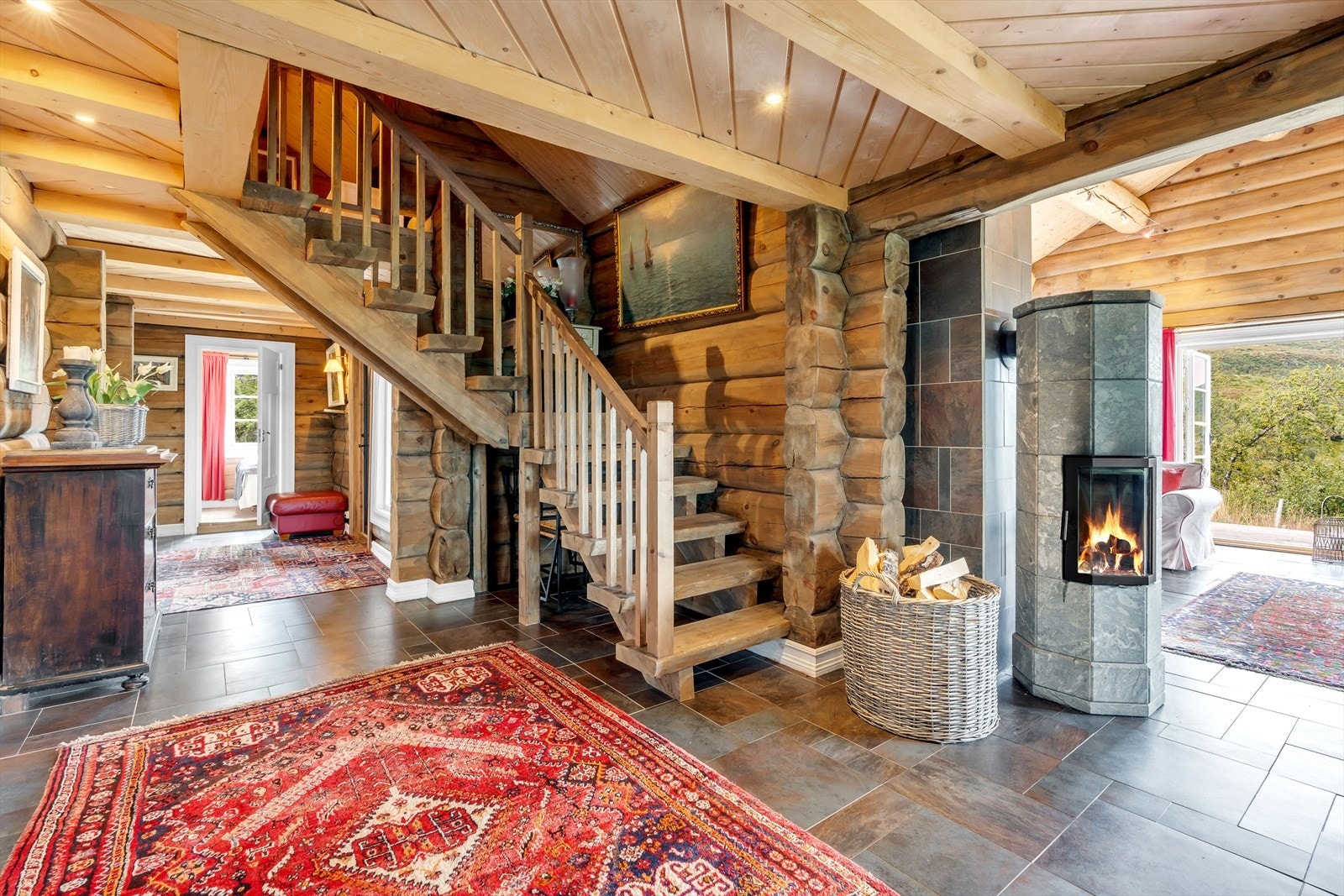 Det er appstyrt varme i gulvene med fliser. Galleribilde