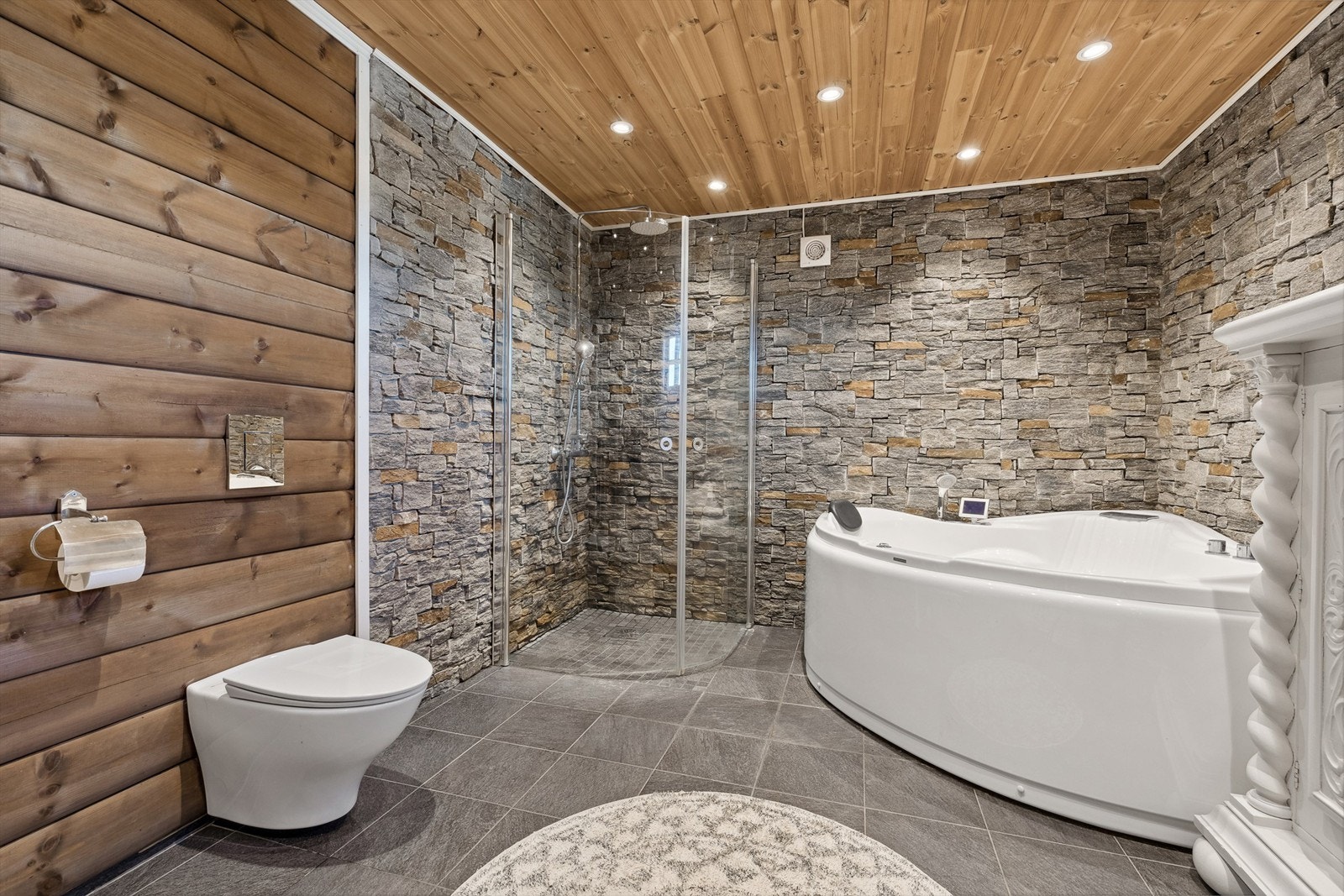 Badet i 1. etasje ble bygget nytt i 2017 Galleribilde