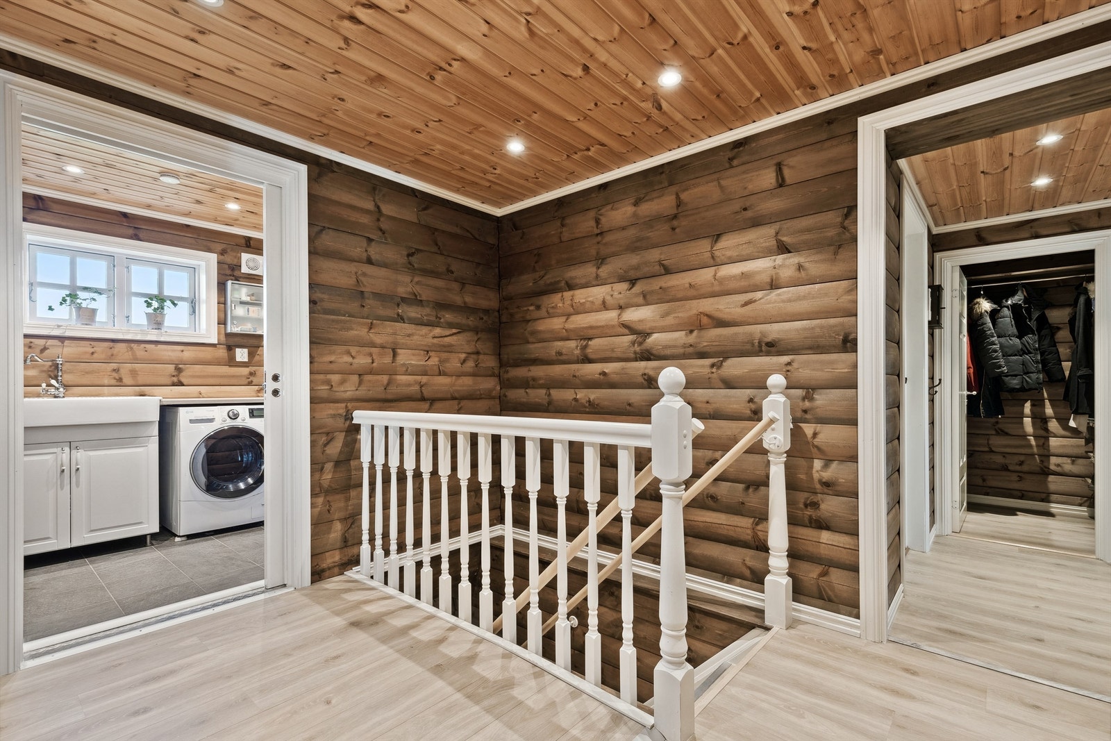 Boligen går over tre etasjer Galleribilde