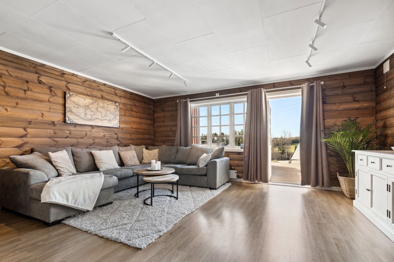 Fra stuen er det utgang til terrasse Galleribilde