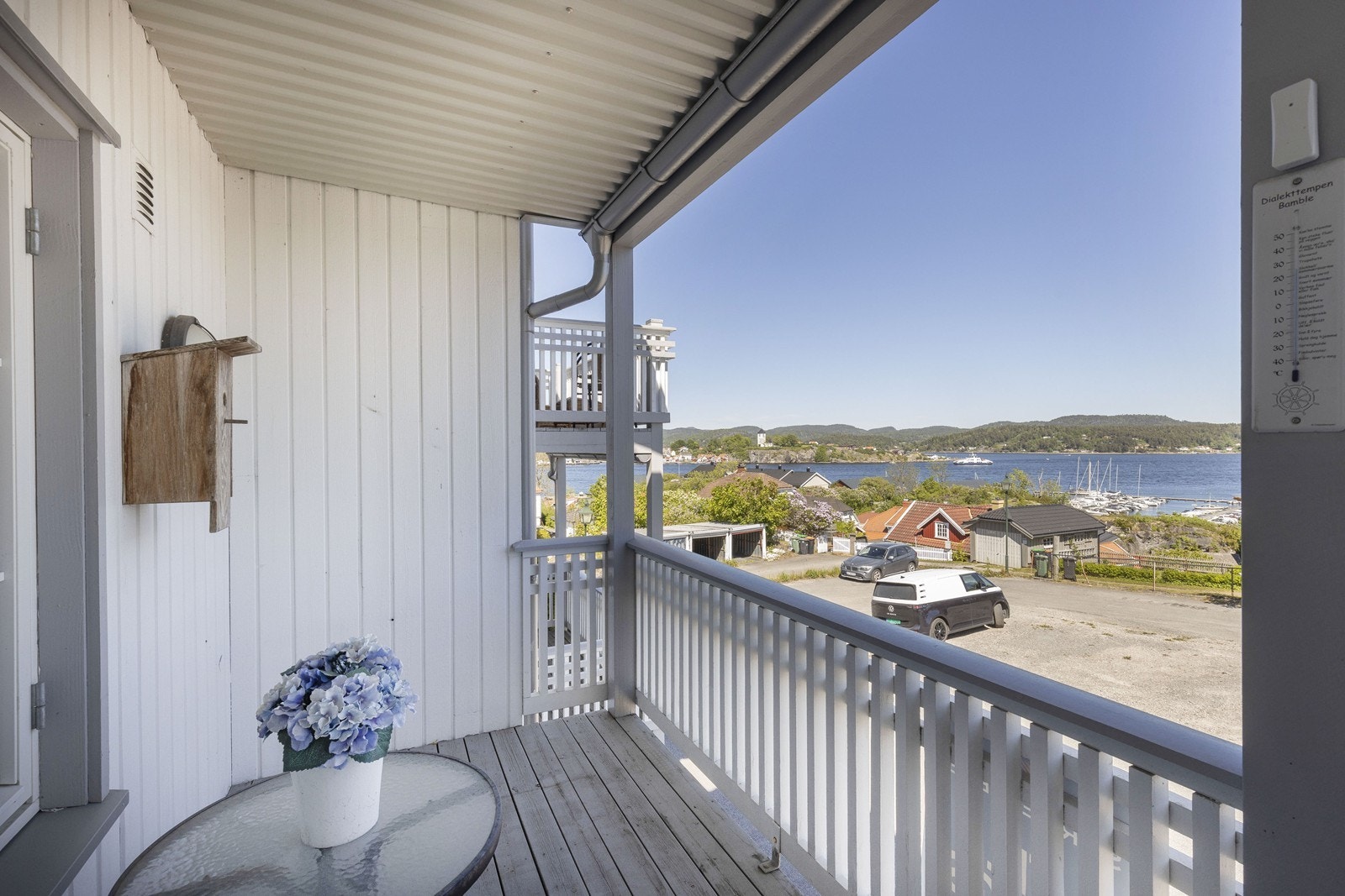 Overbygd veranda ut fra stue Galleribilde