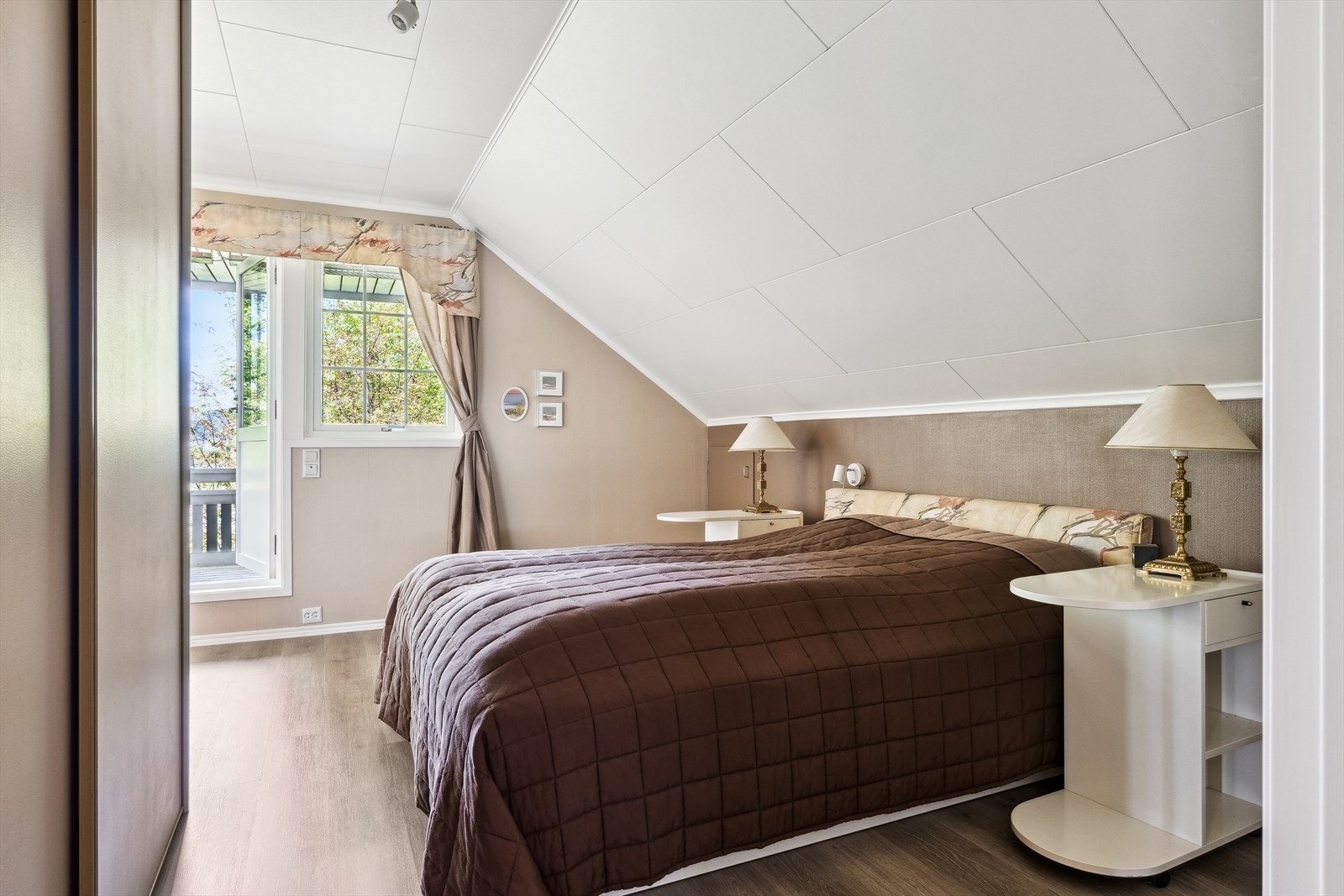 Soverom 1 av ( 2 ) i 2.etg. Galleribilde