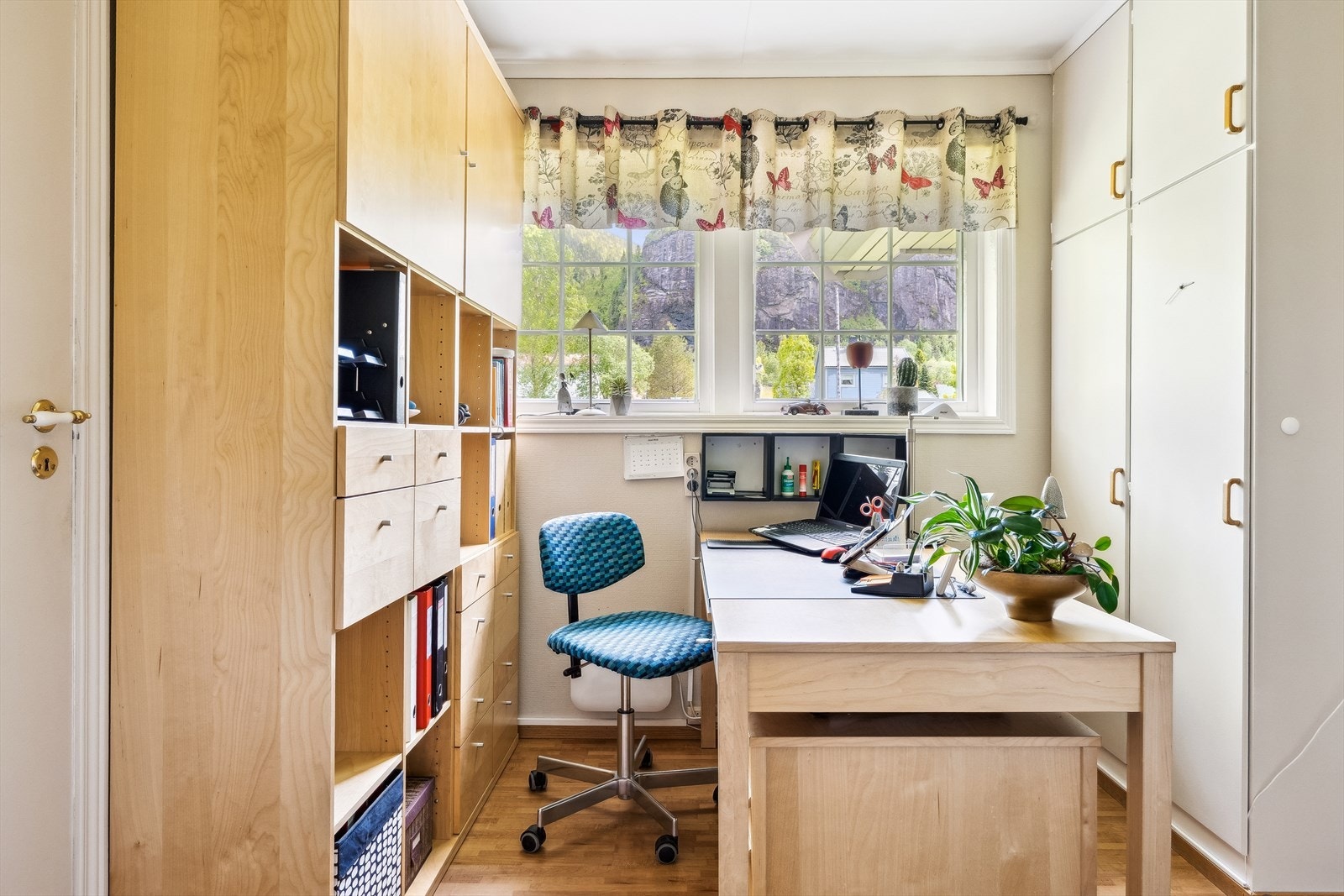 Disp.rom brukes per i dag som kontor. Galleribilde