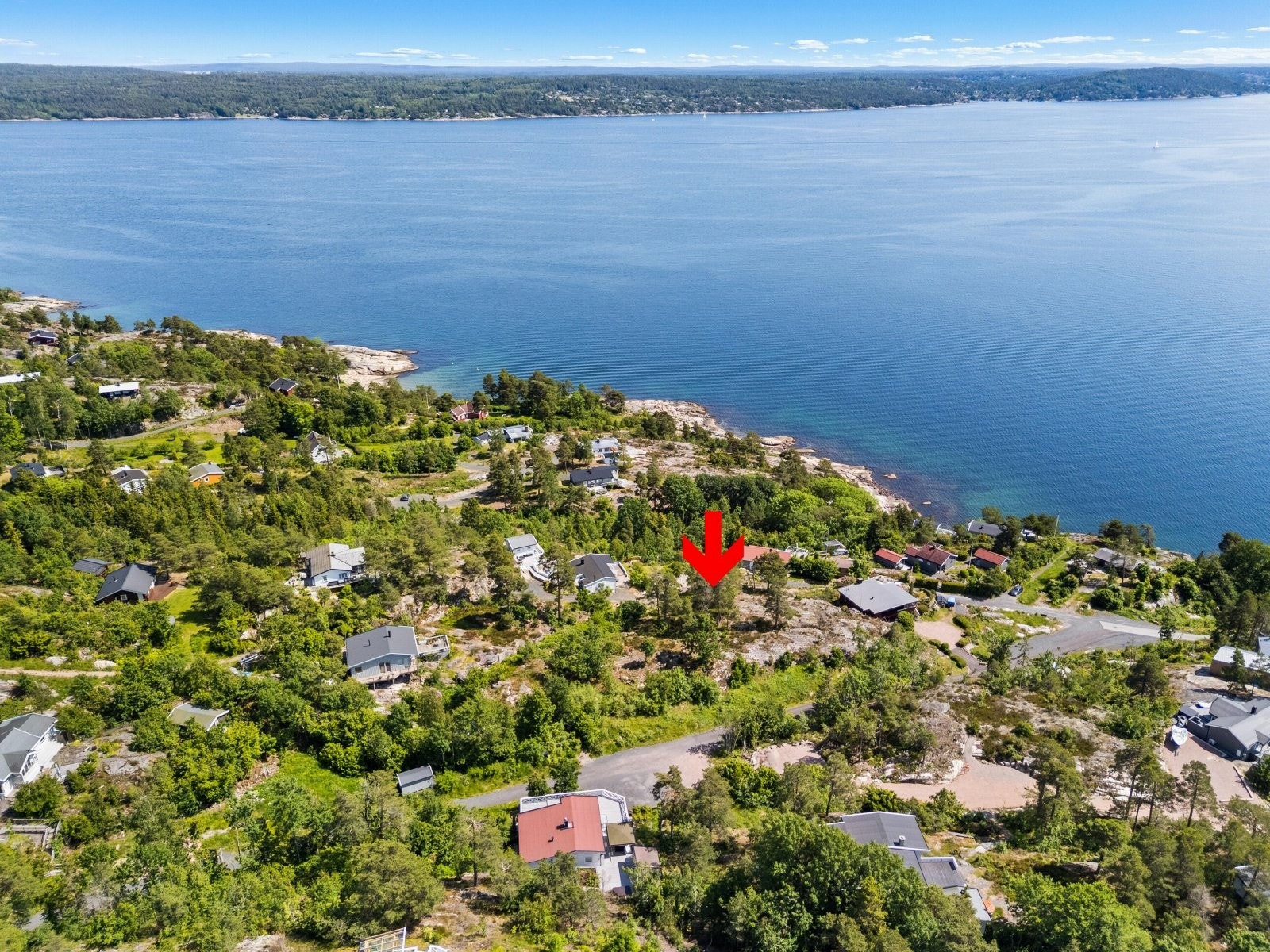 Meget flott beliggende hyttetomt på sydspissen av Hurumlandet. Galleribilde