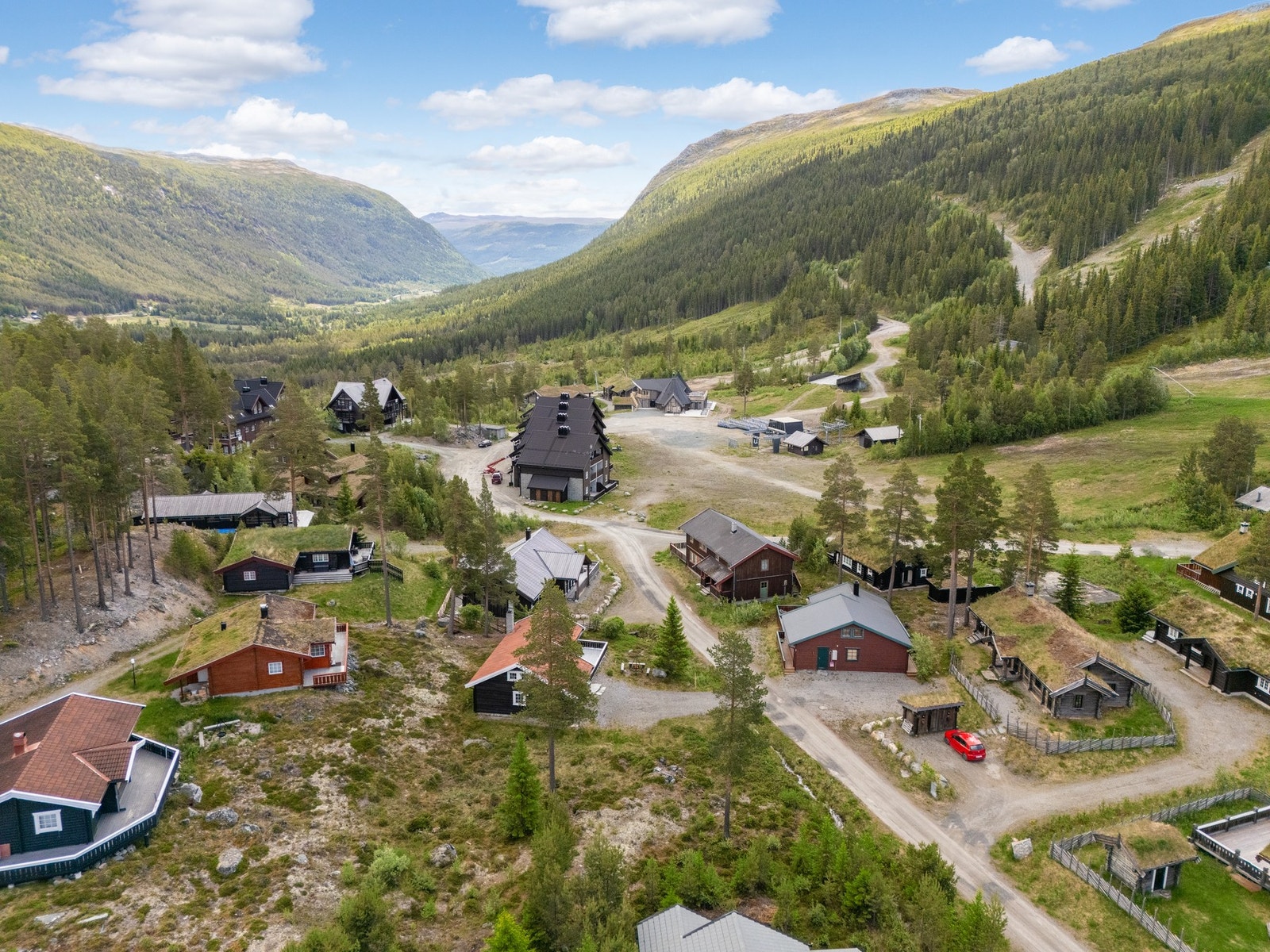 Tomten ligger i umiddelbar nærhet til Lavvoen Uvdal Skisenter Galleribilde