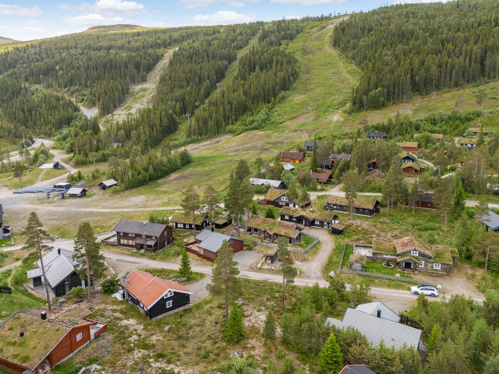 Lokal Eiendomsmegler MNEF/Partner/Økonom - Ådne Holestøl Hognerud ønsker velkommen til denne flotte tomten i Harestigen Galleribilde