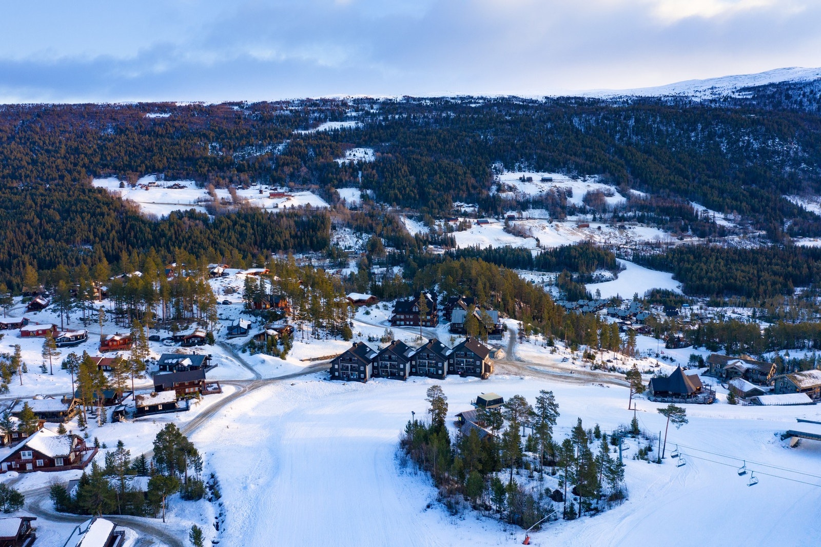 Lavvoen står for god stemning etter en fin dag på ski Galleribilde