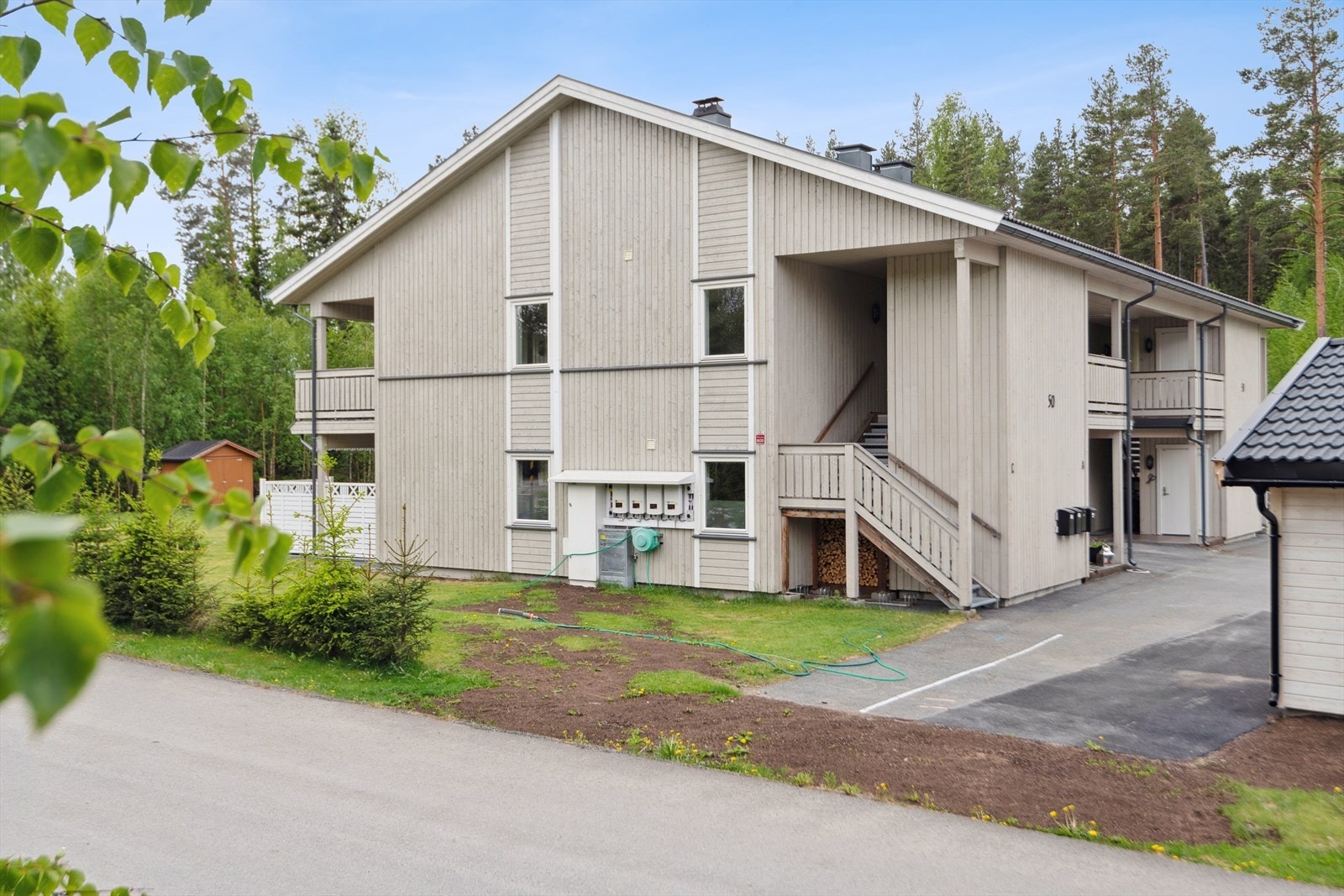 Leiligheten ligger i andre etasje og har direkte adkomst via egen trappegang. Galleribilde