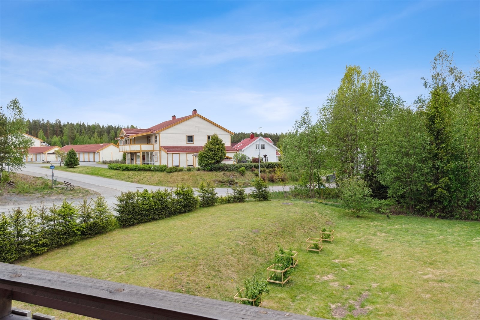 Utsikt mot fellesområde/uteareal. Galleribilde