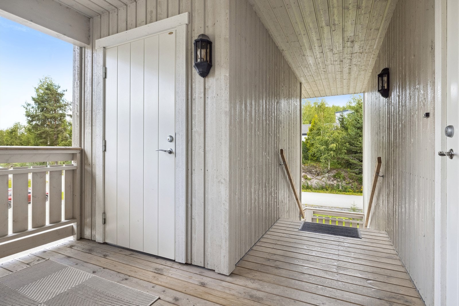 Privat bod ved inngangsparti Galleribilde