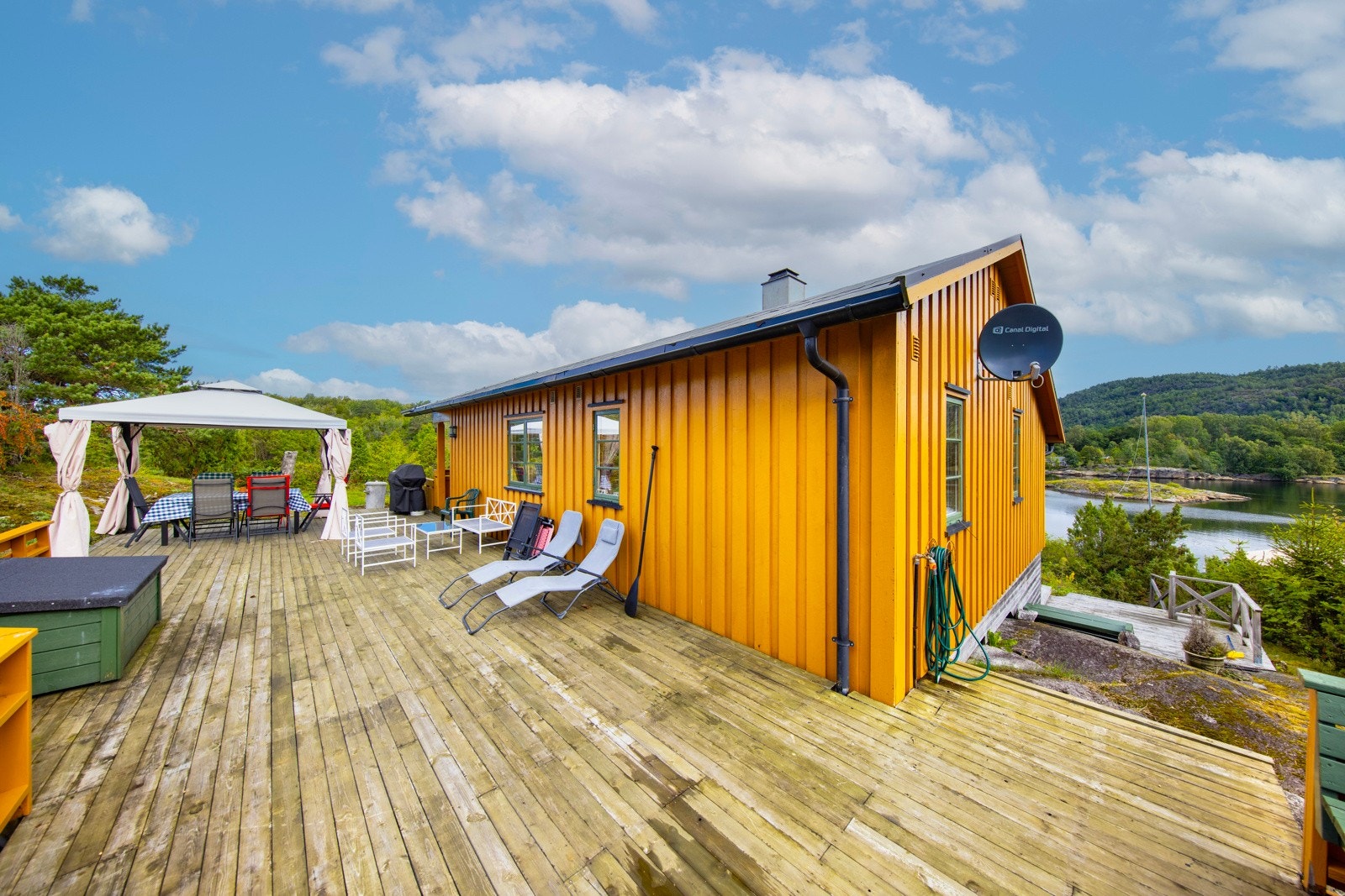 Vestvendt platting, Løvøya 4 Galleribilde