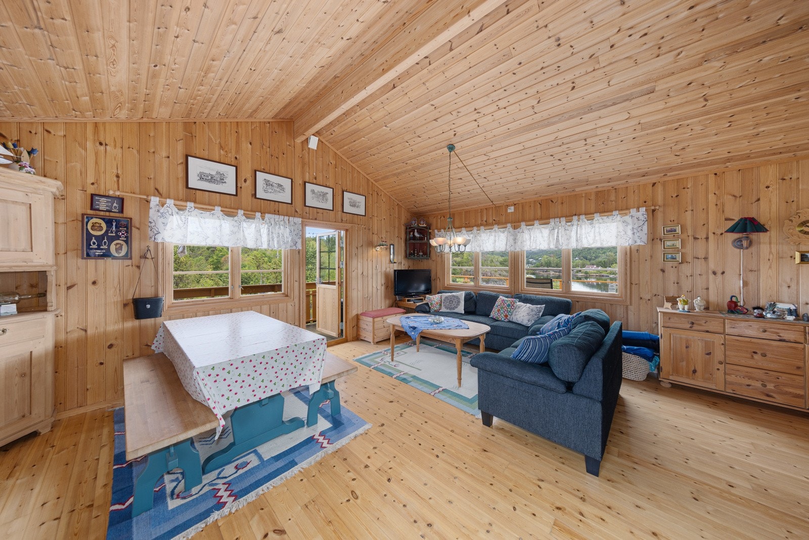 Stue, Løvøya 4 Galleribilde