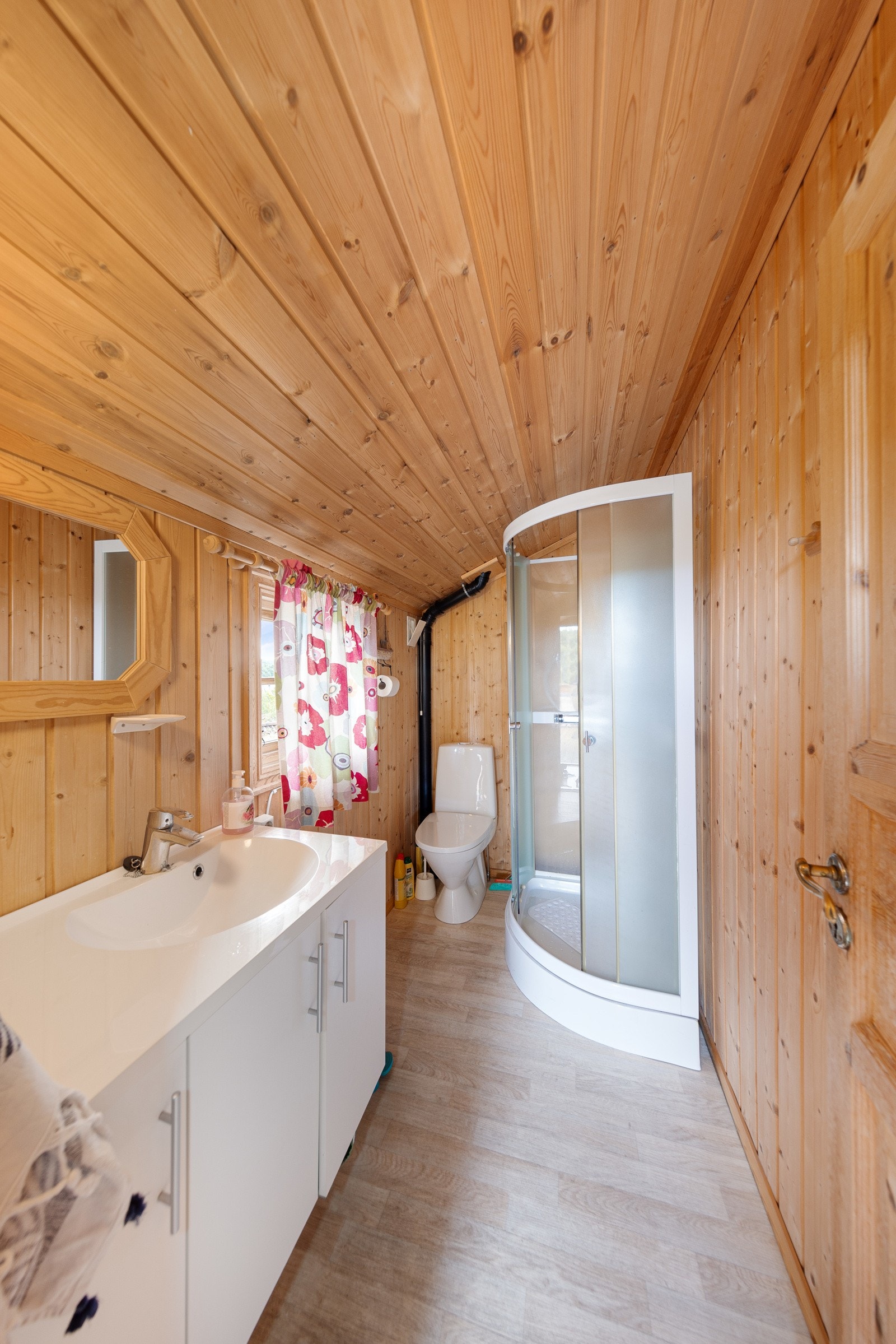 Bad, Løvøya 4 Galleribilde