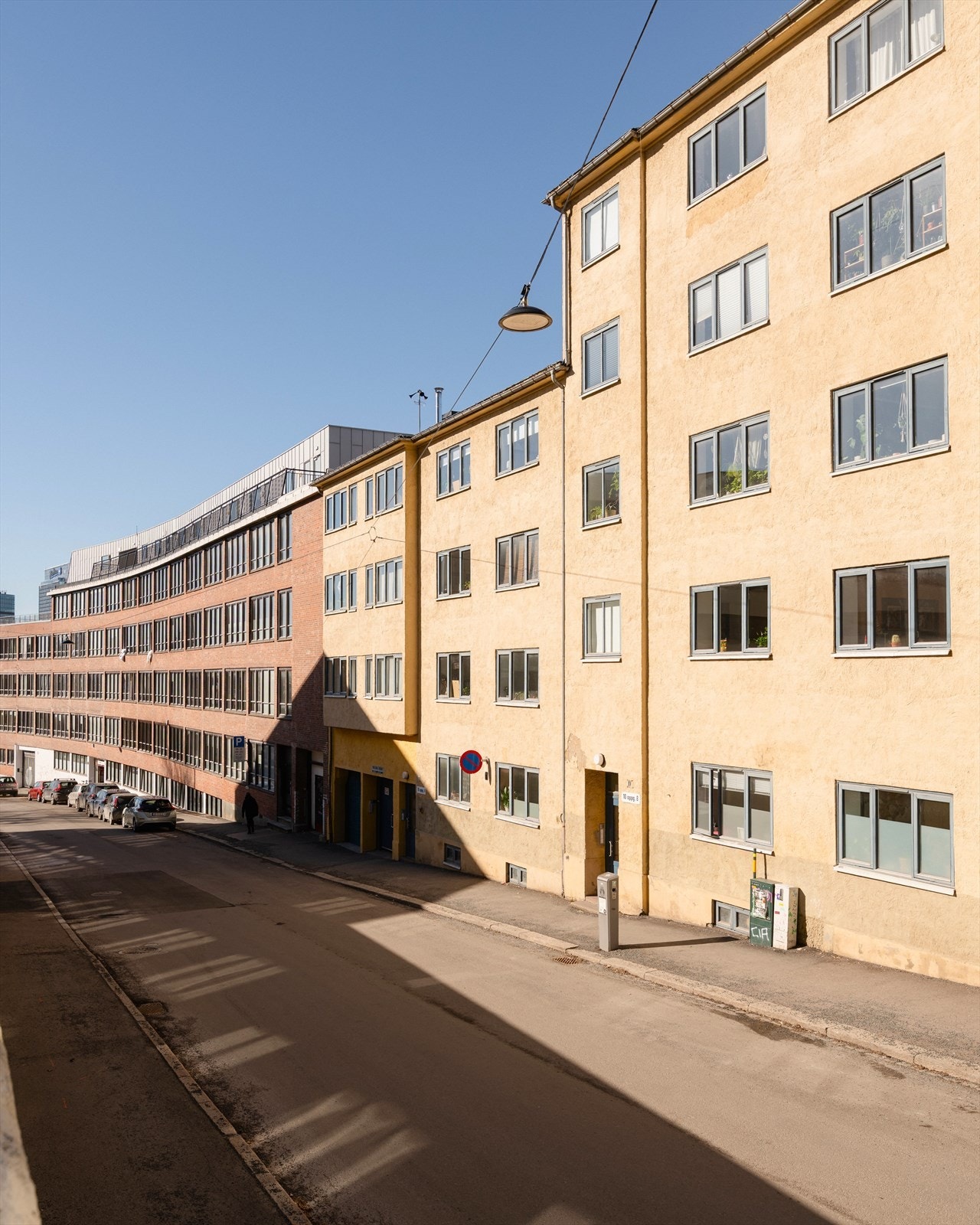 Sørligata ligger fint til på Tøyen, tilbaketrukket fra vei- og biltrafikk. Samtidig er det kort vei til "alt" av fasiliteter og servicetilbud. Galleribilde