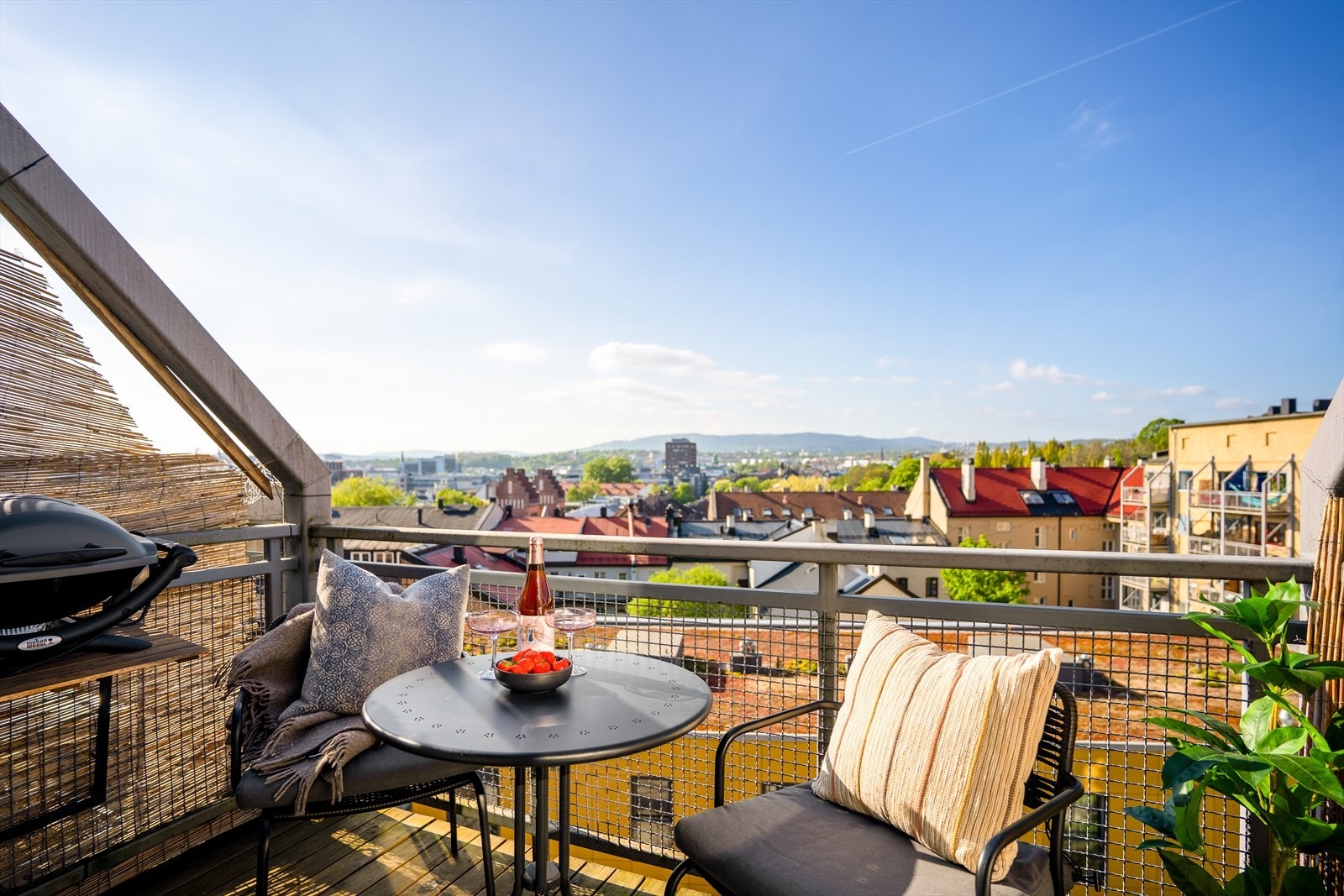 Fra stuen er det utgang til en herlig balkong. Galleribilde