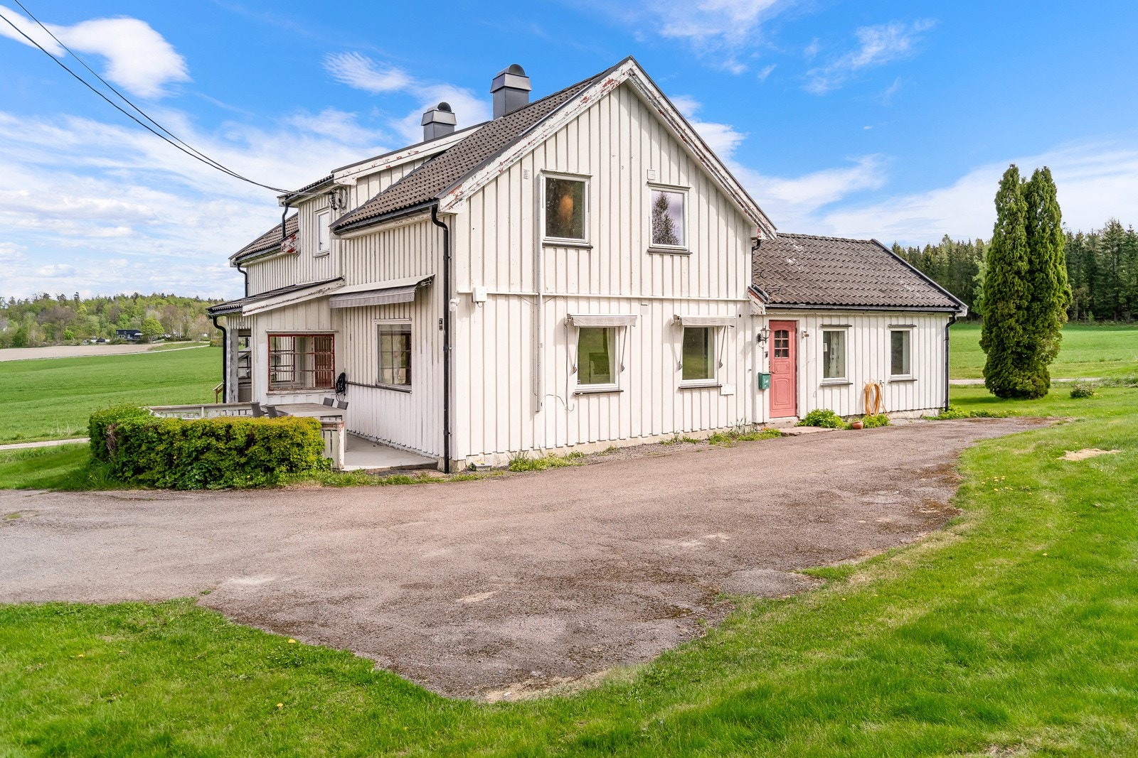 Våningshuset er av eldre dato - stort potenisale Galleribilde