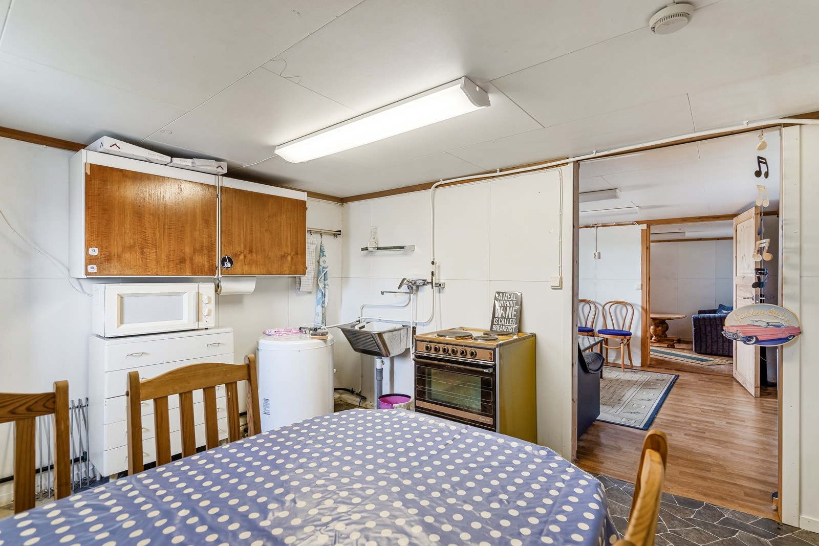 Kjøkken innredet innerst i låven (ikke søkt til varig opphold) Galleribilde