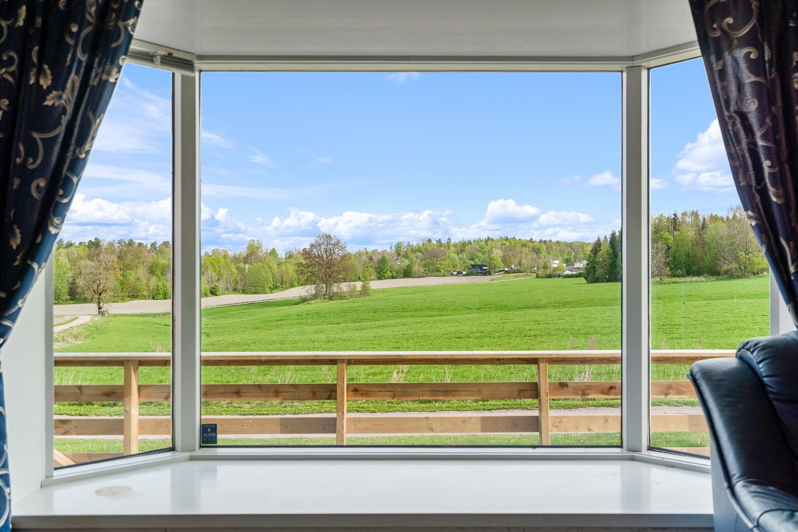 Utsyn fra stua mot nordøst Galleribilde