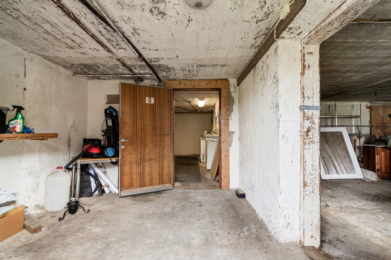 I øvrig del av låvens 1.etasje er det lagerrom m.m. Galleribilde