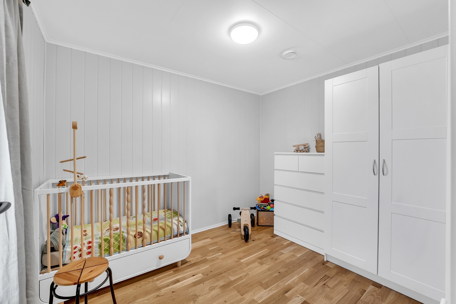 Dette rommet fungerer utmerket som barnerom, gjesterom eller hjemmekontor. Galleribilde