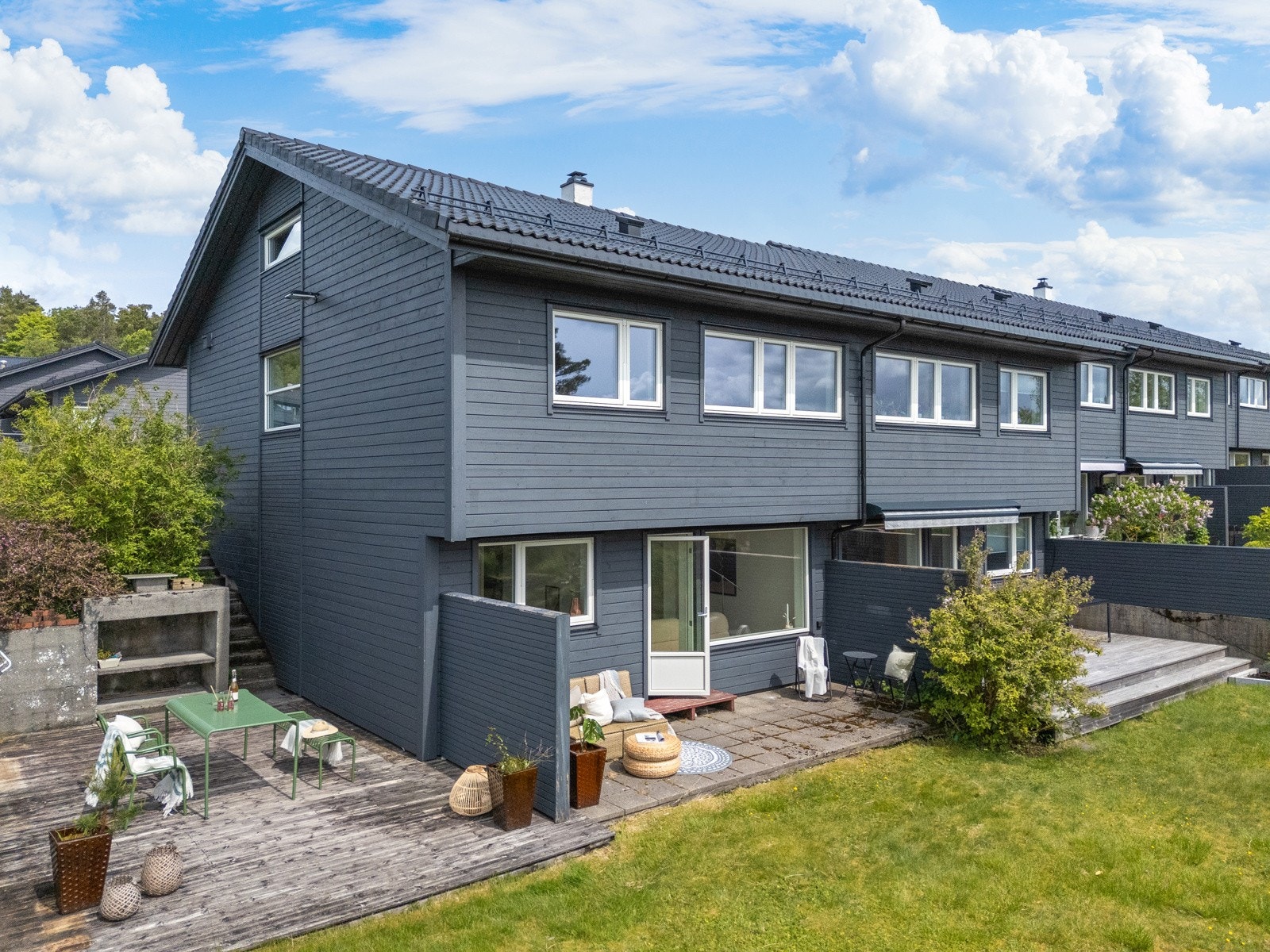 Terrassen er sør/vestvendt og er på 41,8 kvm. Galleribilde