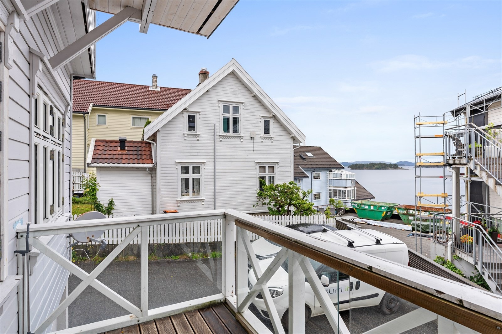 Utleieleiligheten har balkong med fin sjøutsikt Galleribilde