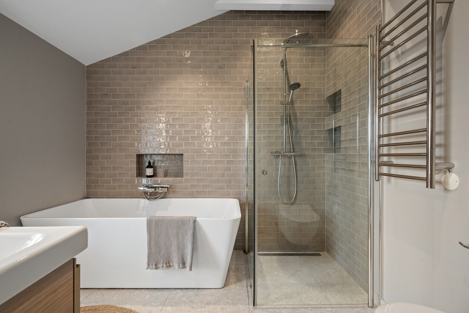 Lekkert bad i behagelige farger. Galleribilde