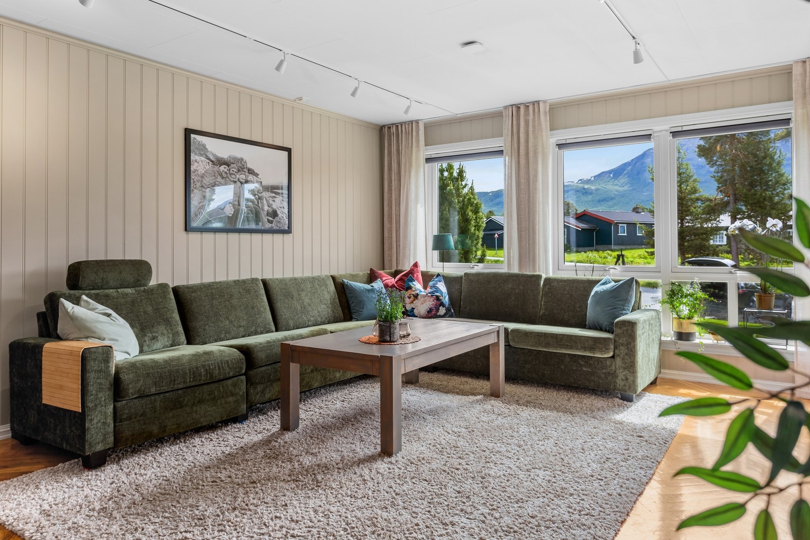 Leiligheten har en åpen og romslig planløsning. Galleribilde