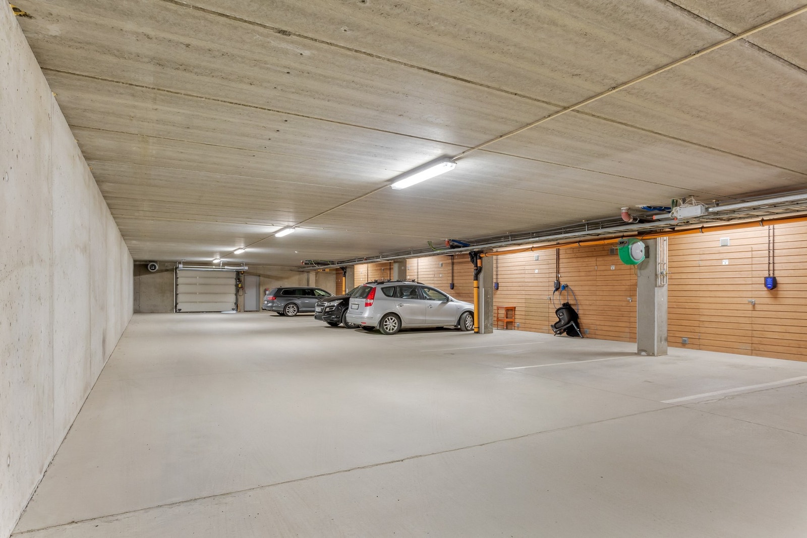 Leiligheten disponerer egen p- plass i felles garasje anlegg. Galleribilde