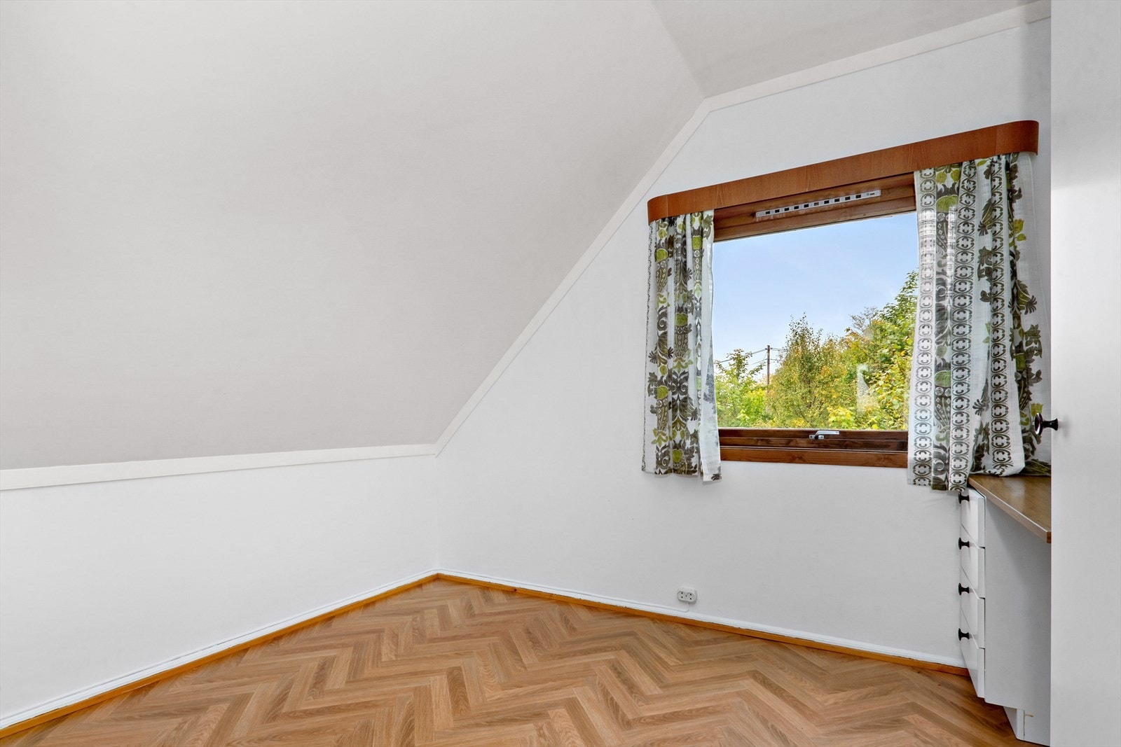 Eitt av tre soverom i 2. etasje Galleribilde