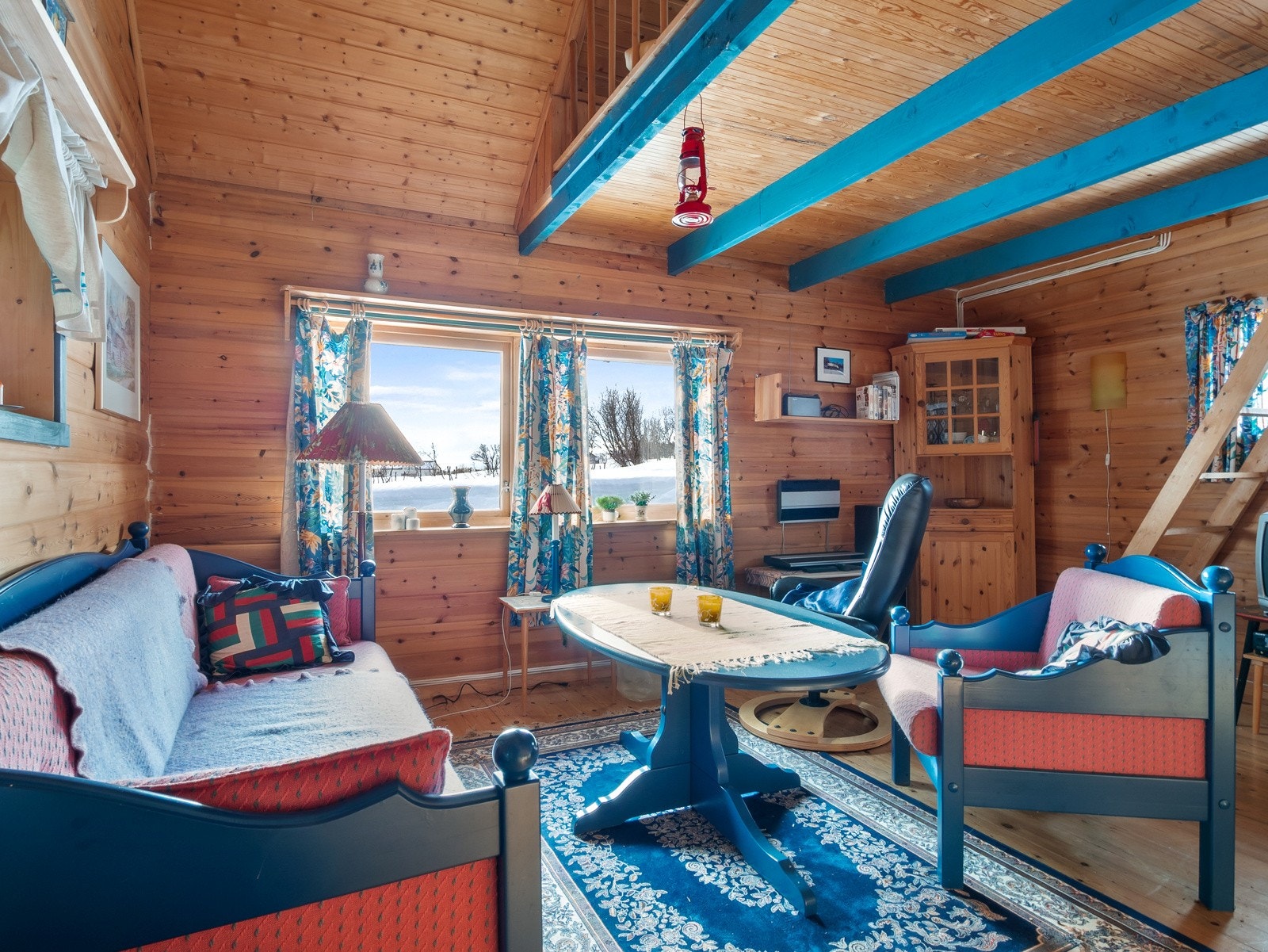 Det er god plass til sofagruppe i stuen i annekset Galleribilde